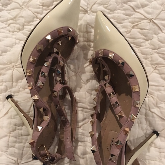 Authentic Valentino cream/nude rock stud pumps 37 - Picture 2 of 8